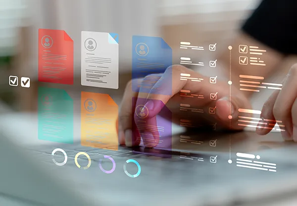 Doigt qui coche une case d'un document en ligne virtuel